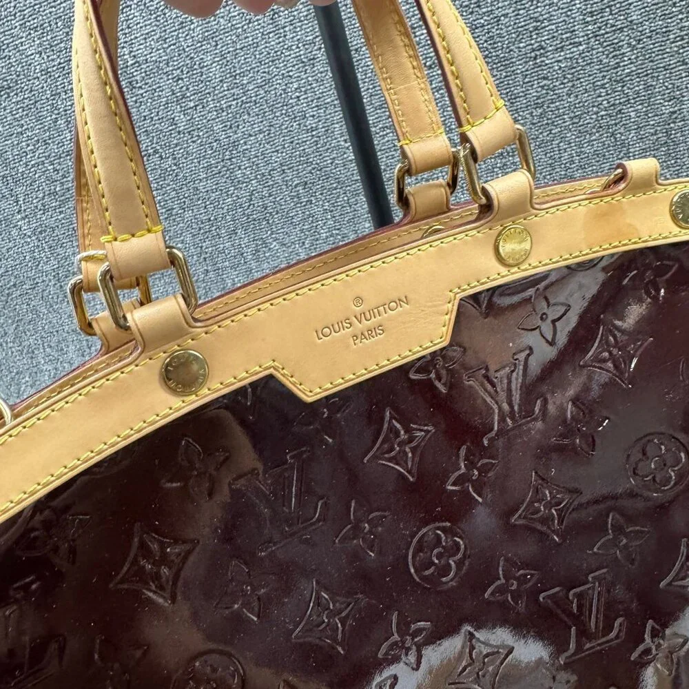 LOUIS VUITTON Brea Amarante Monogram Vernis Handbag 699-072225